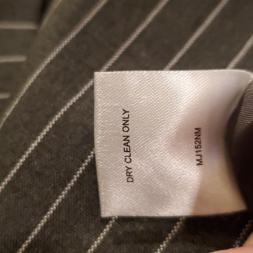 NWT Romeo & Juliet Couture Size M Grey Pinstripe Blazer *small factory flaw* - Picture 10 of 15